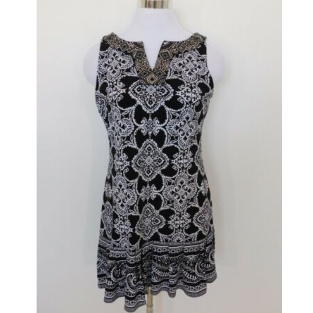 White House Black Market Black and White Sleeveless Medallion V-Notch Dress